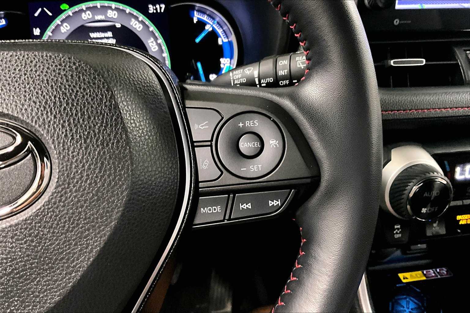 2022 Toyota RAV4 Prime XSE - Photo 24