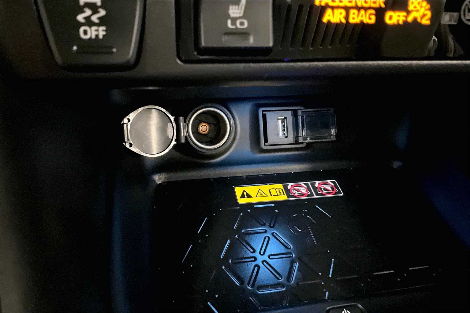 2022 Toyota RAV4 Prime XSE - Photo 27