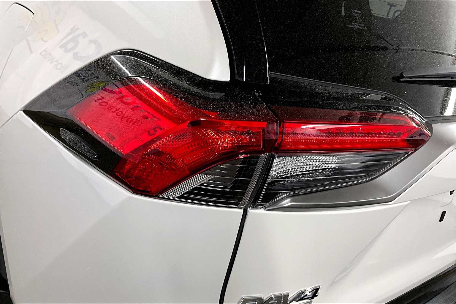 2022 Toyota RAV4 Prime XSE - Photo 34