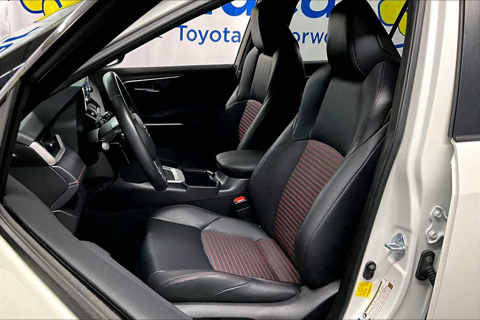 2022 Toyota RAV4 Prime XSE - Photo 10