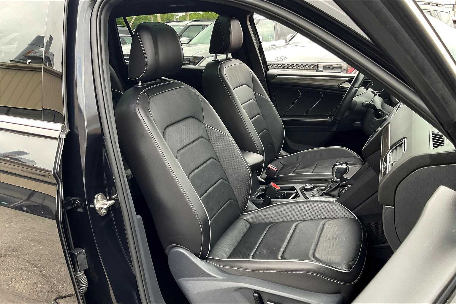 2022 Volkswagen Tiguan SEL R-Line - Photo 11