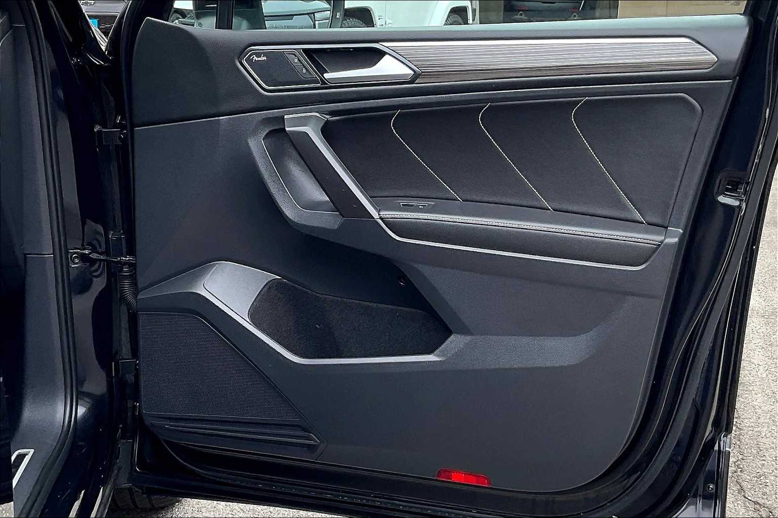 2022 Volkswagen Tiguan SEL R-Line - Photo 12