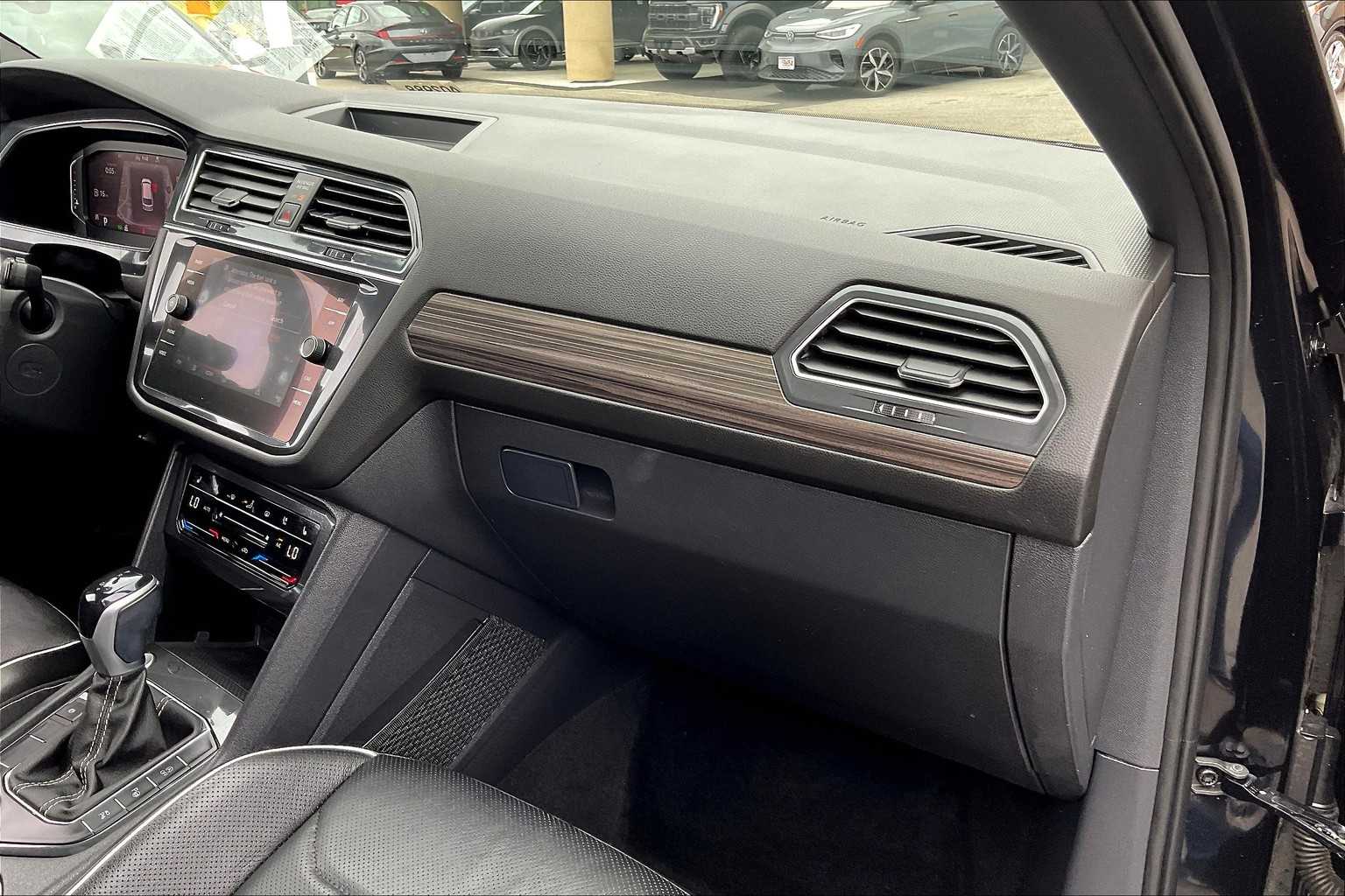 2022 Volkswagen Tiguan SEL R-Line - Photo 13