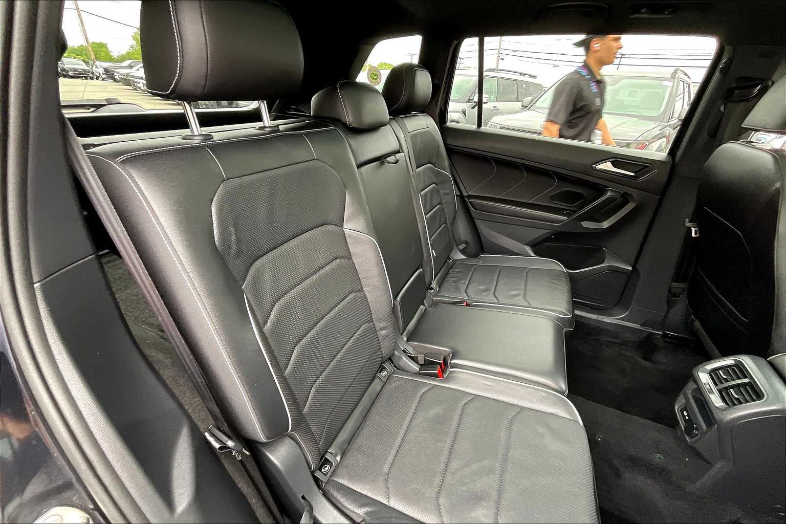 2022 Volkswagen Tiguan SEL R-Line - Photo 16