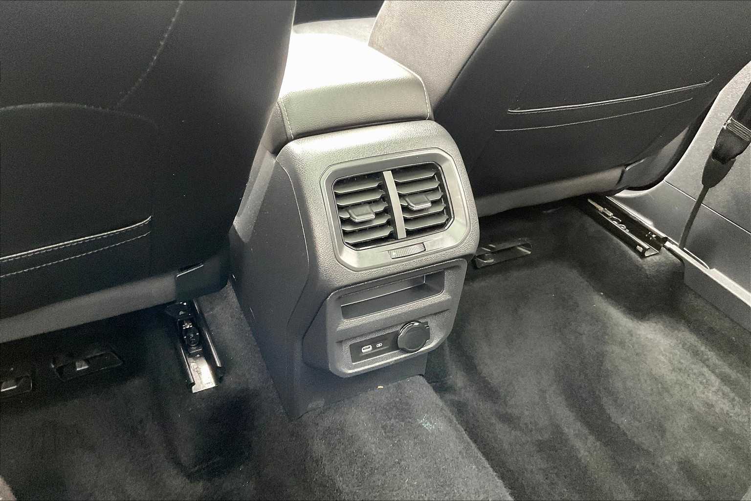 2022 Volkswagen Tiguan SEL R-Line - Photo 28
