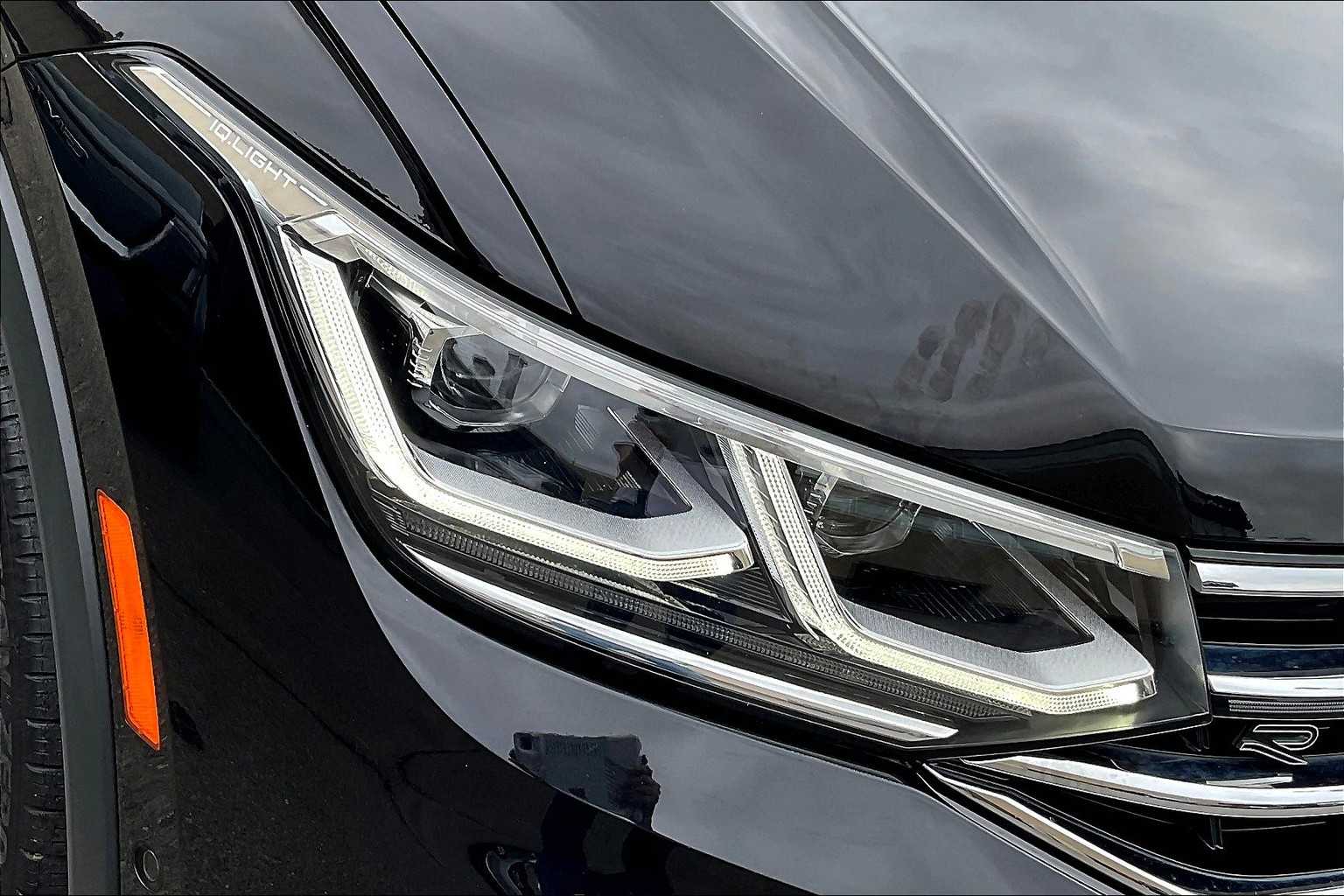 2022 Volkswagen Tiguan SEL R-Line - Photo 33