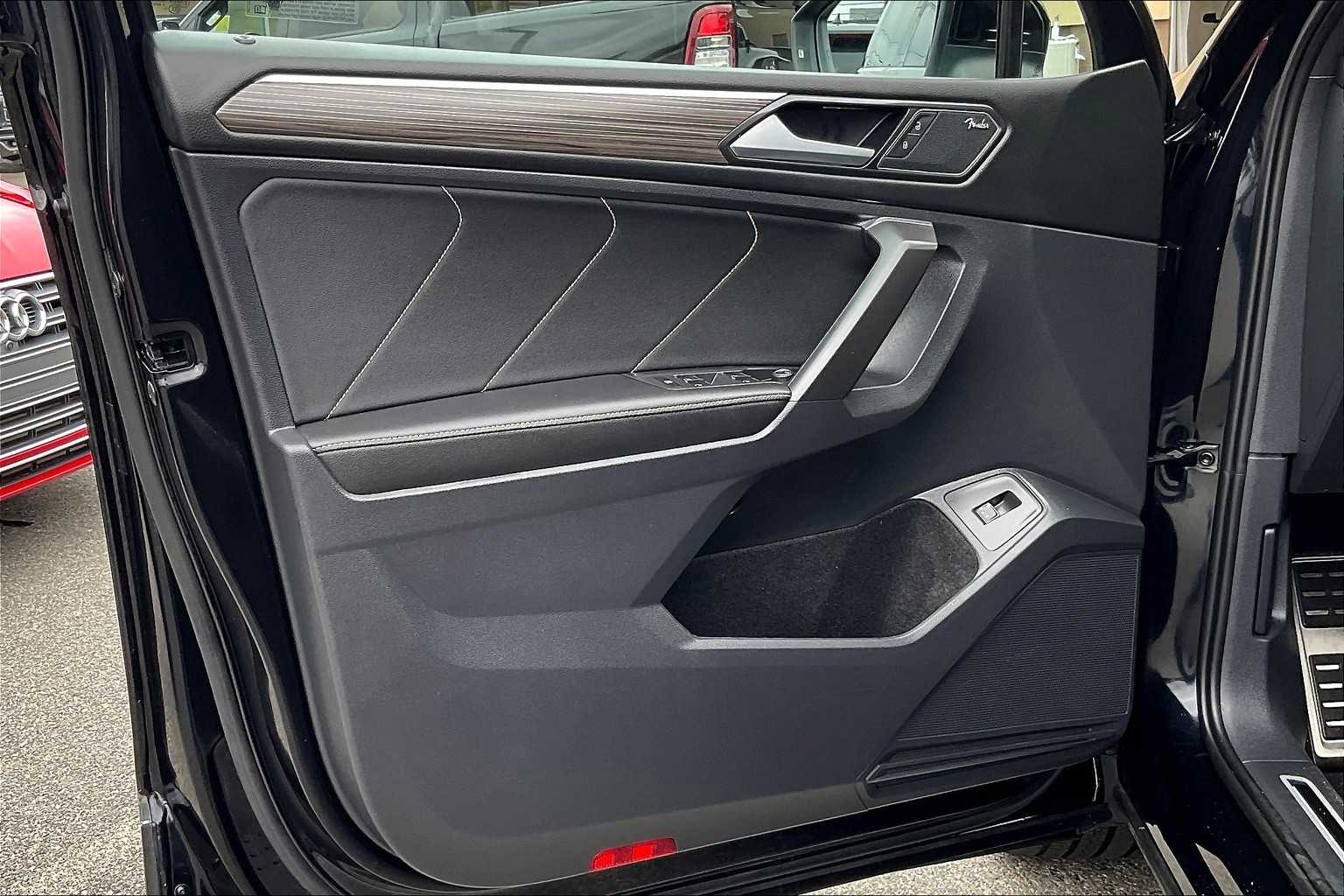 2022 Volkswagen Tiguan SEL R-Line - Photo 9