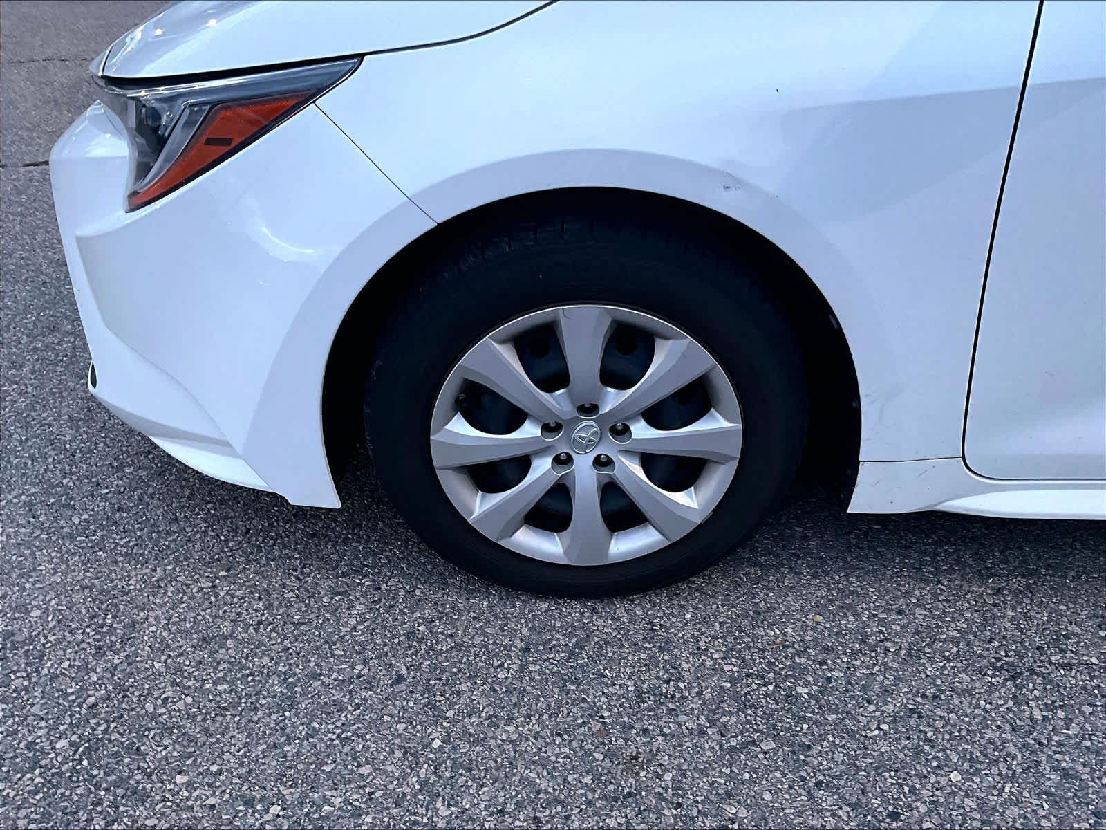2022 Toyota Corolla LE - Photo 4