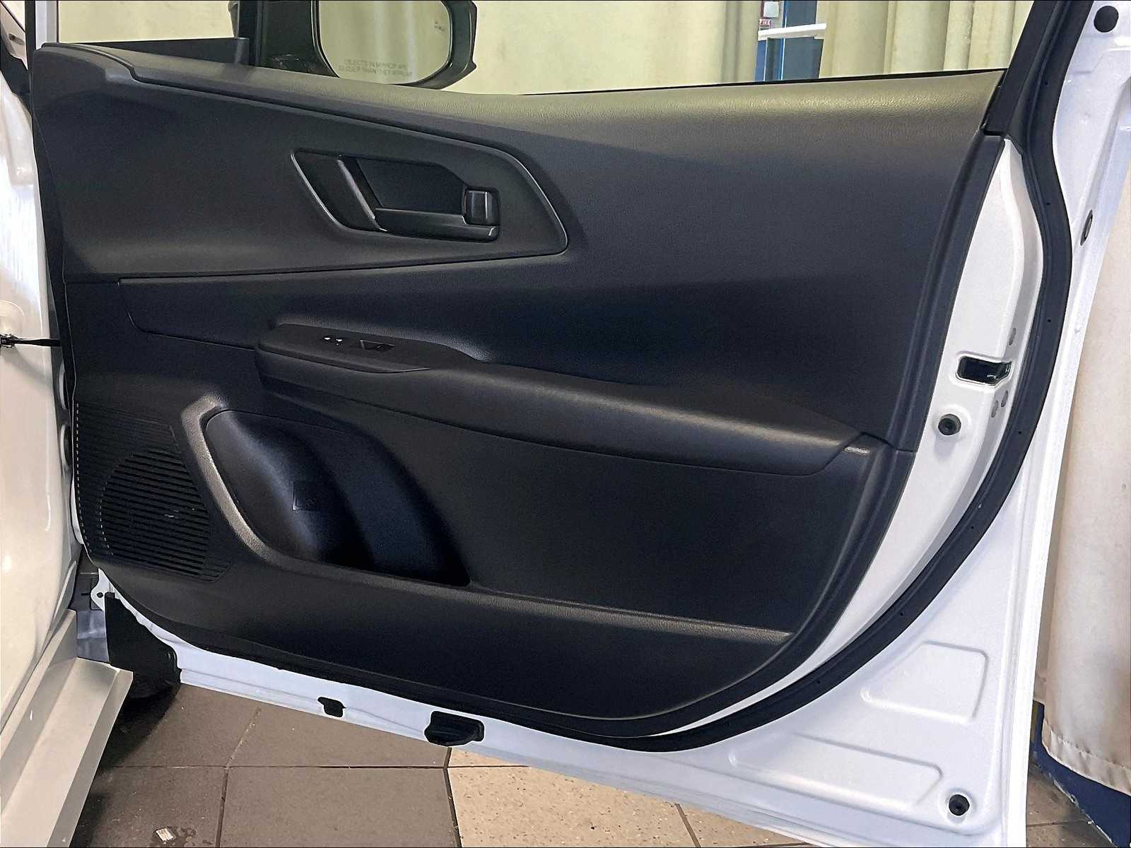 2024 Toyota Prius Prime SE - Photo 12