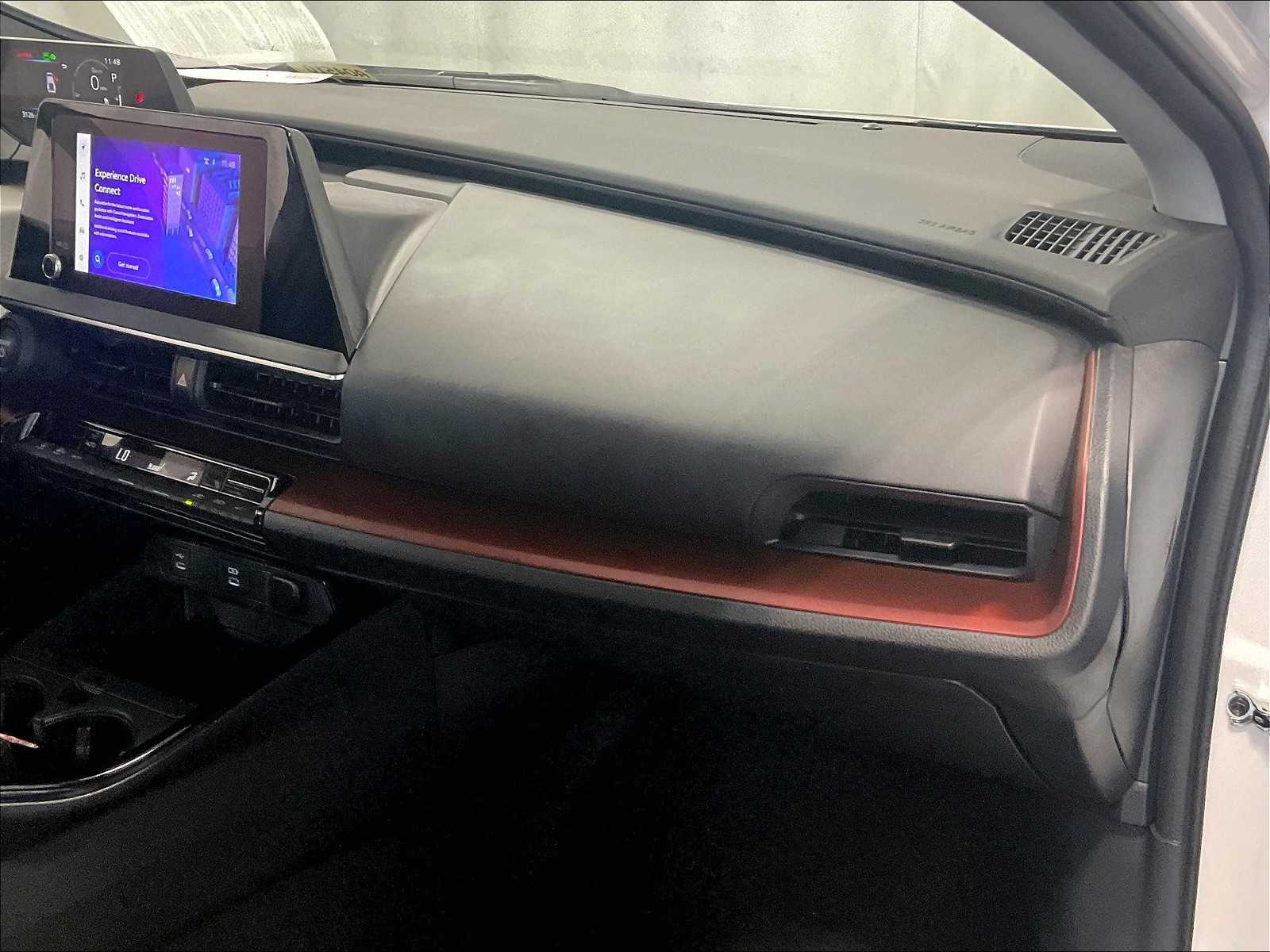 2024 Toyota Prius Prime SE - Photo 13