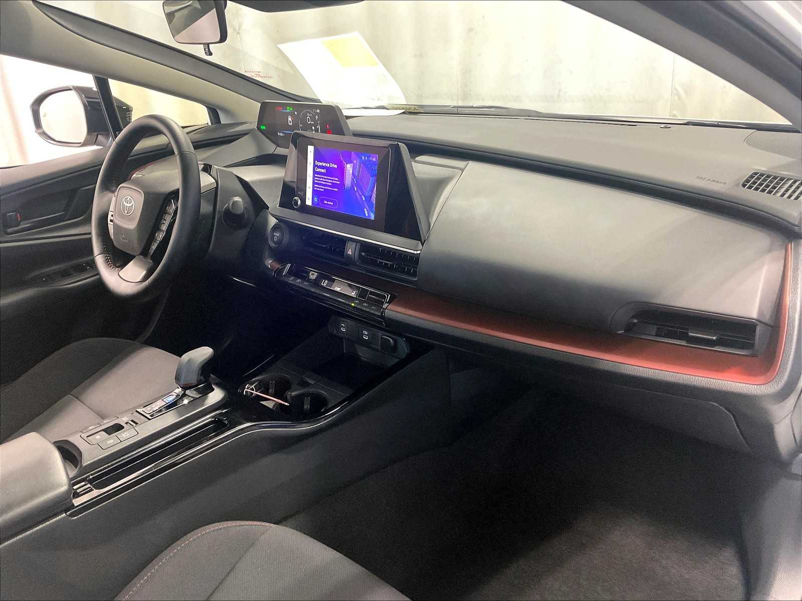 2024 Toyota Prius Prime SE - Photo 14