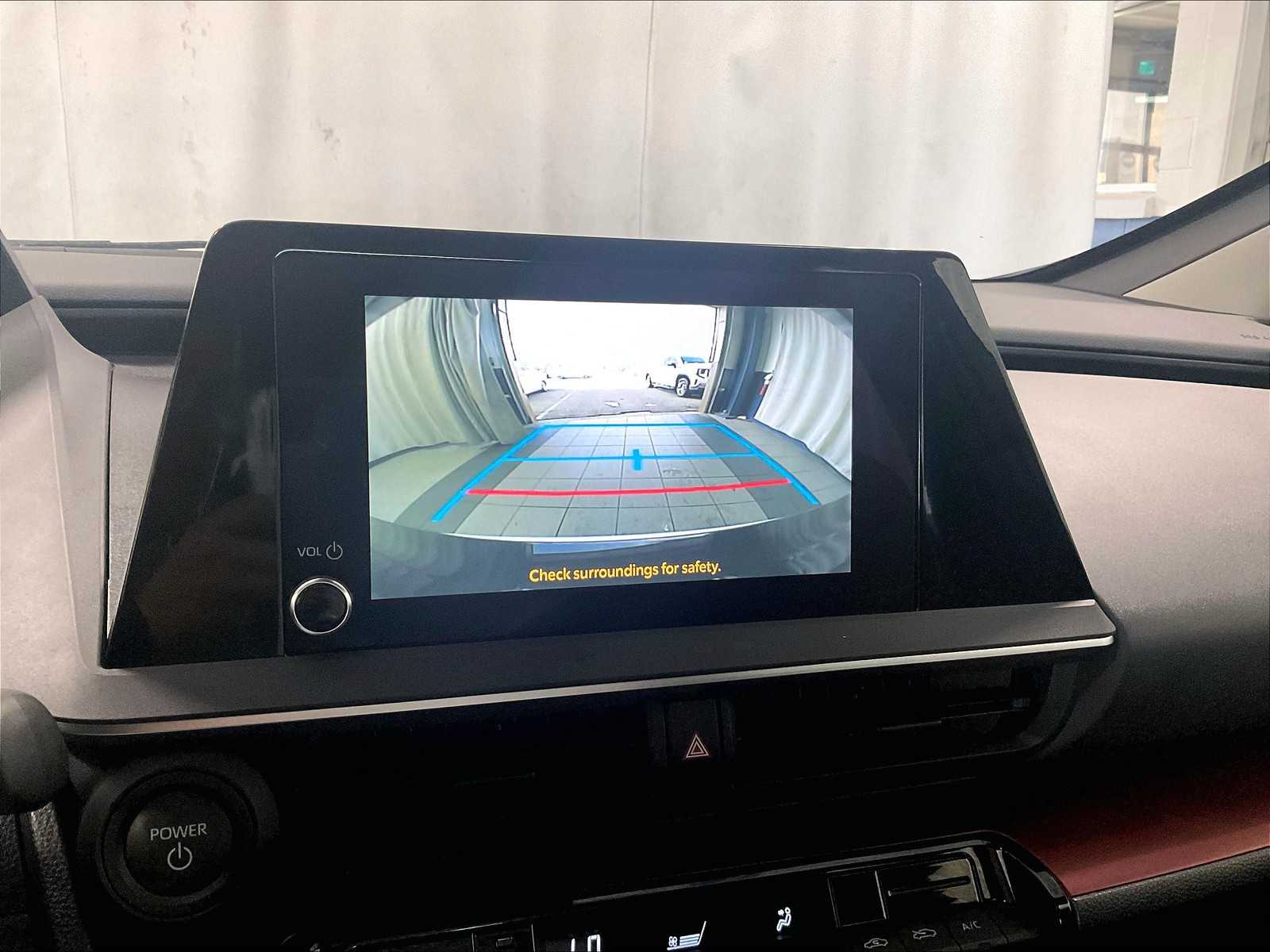 2024 Toyota Prius Prime SE - Photo 19