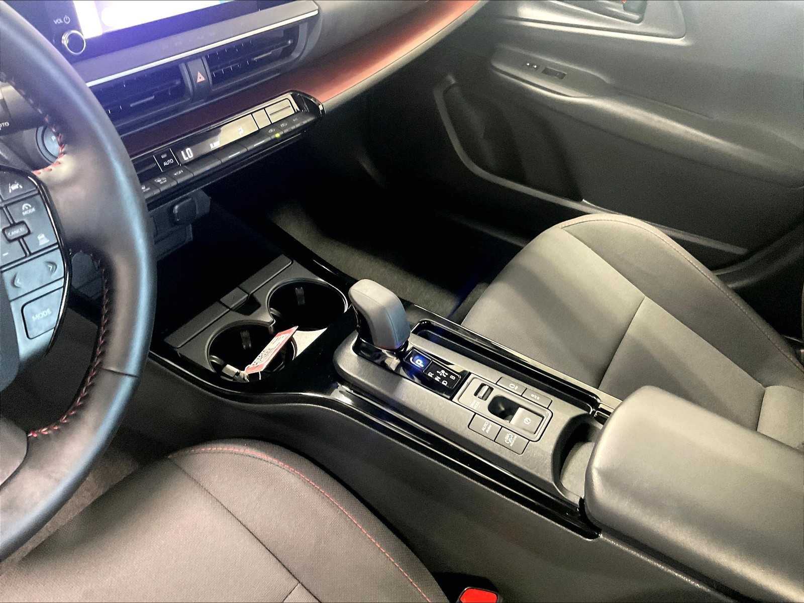 2024 Toyota Prius Prime SE - Photo 20