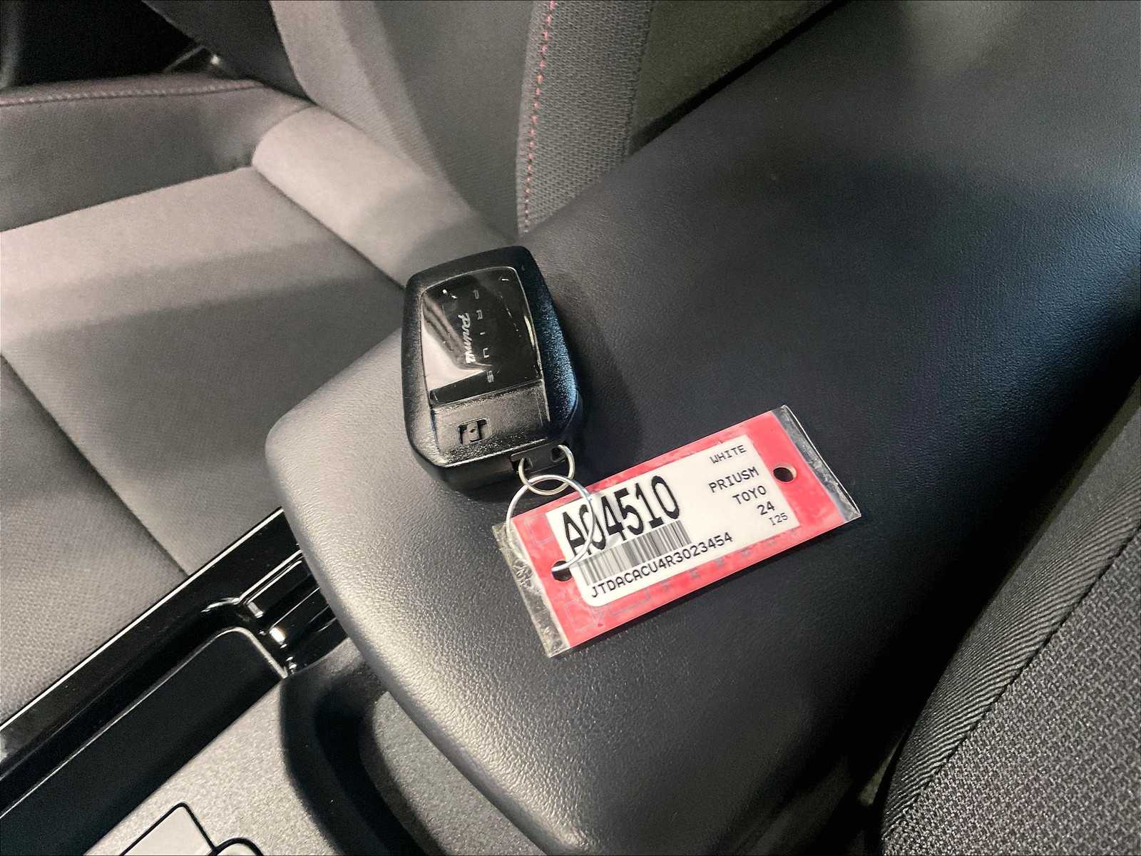 2024 Toyota Prius Prime SE - Photo 30