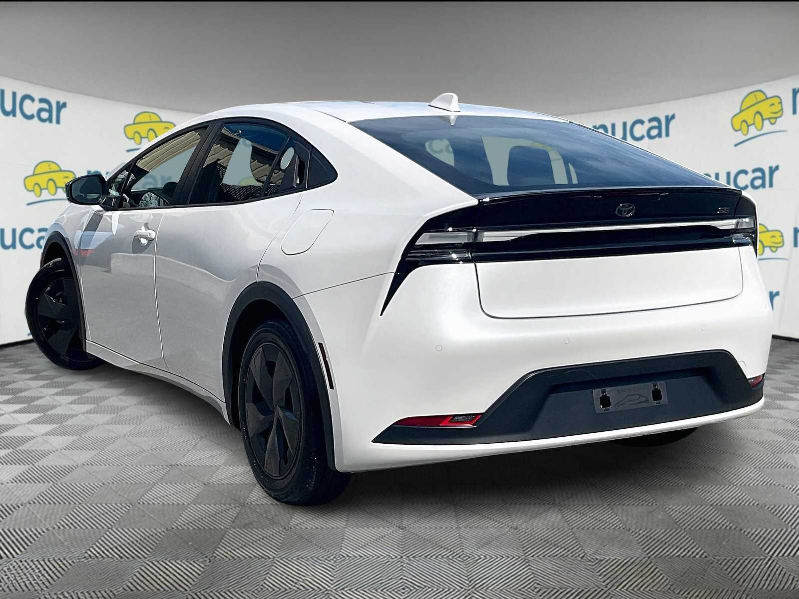 2024 Toyota Prius Prime SE - Photo 4