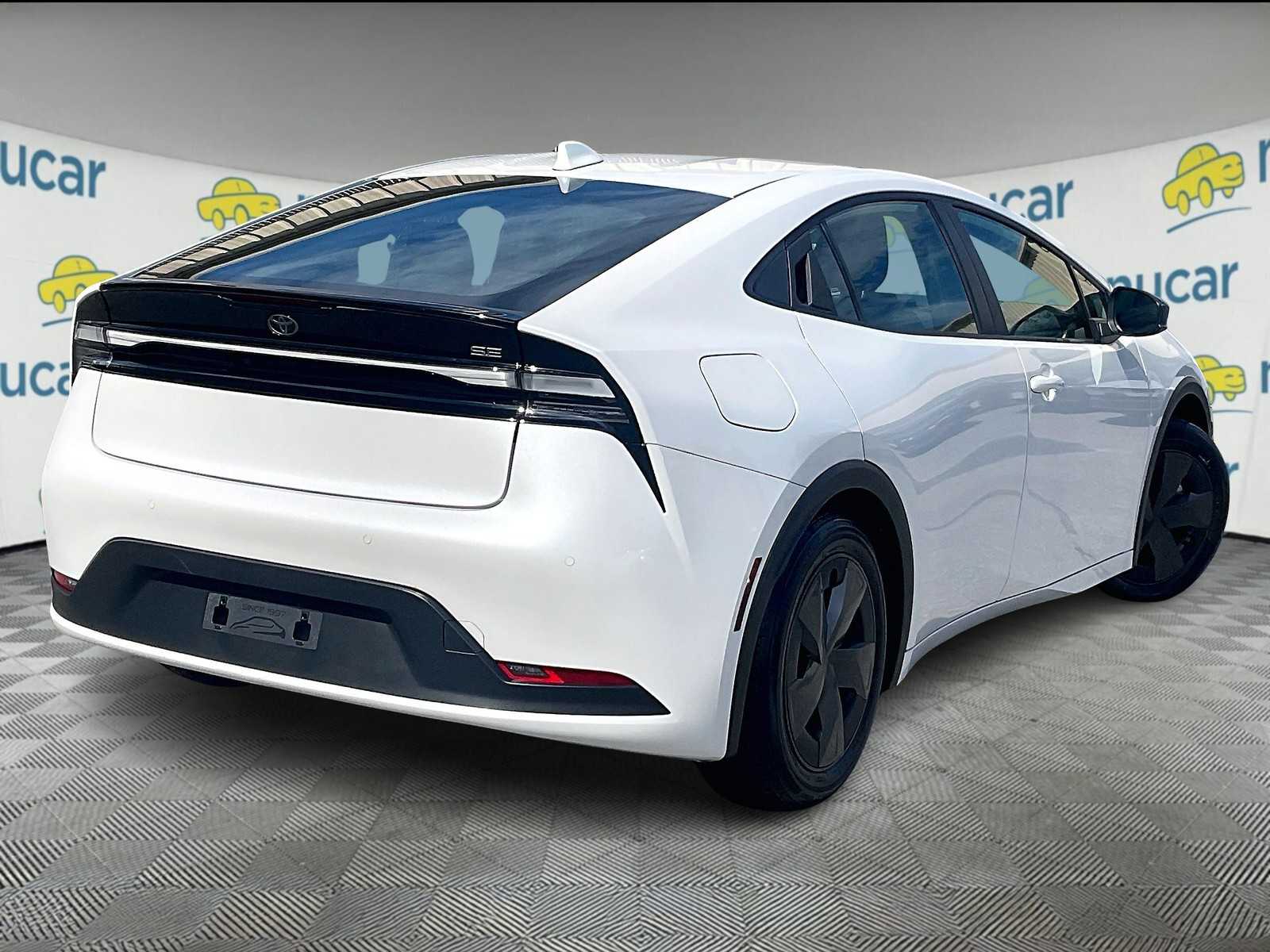 2024 Toyota Prius Prime SE - Photo 6