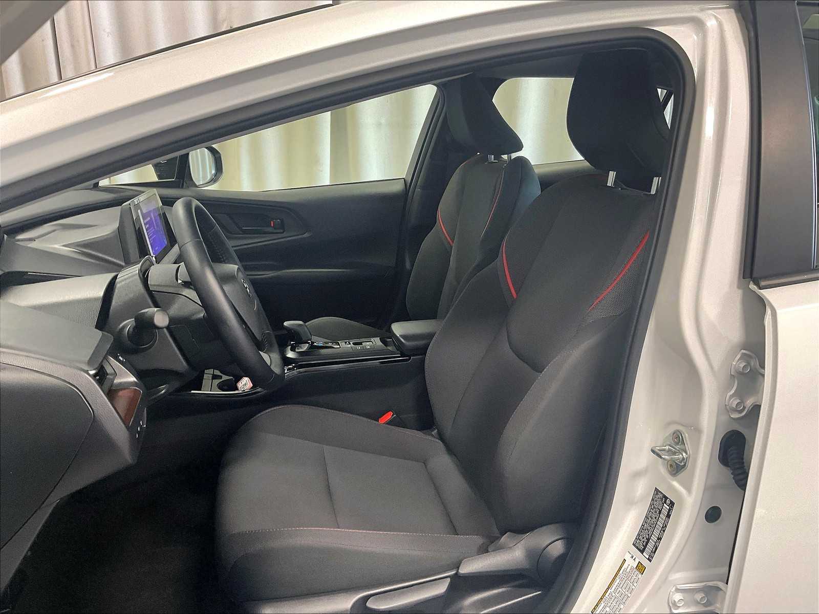 2024 Toyota Prius Prime SE - Photo 10