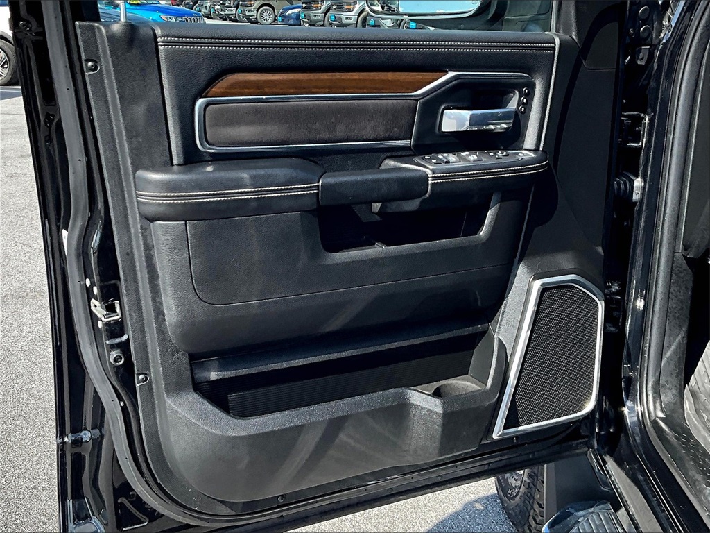 2022 Ram 3500 Laramie - Photo 9