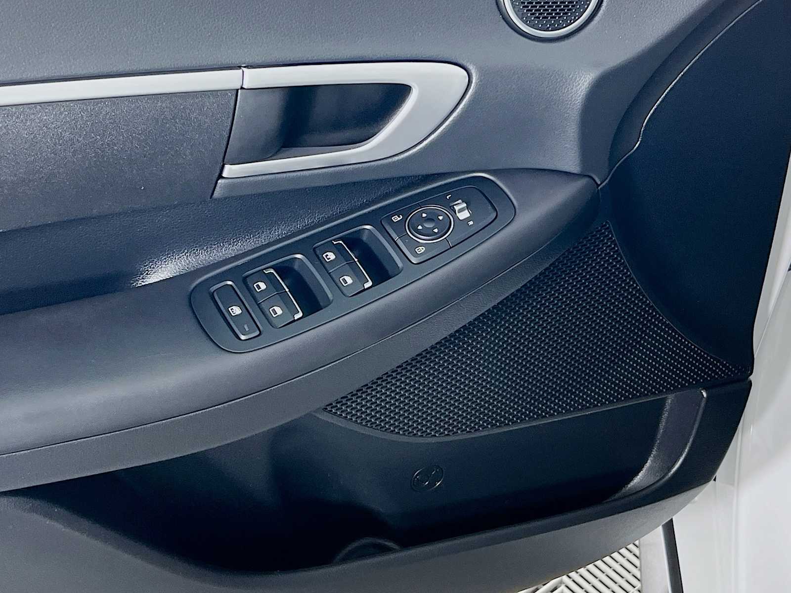 2022 Hyundai Sonata SE - Photo 18
