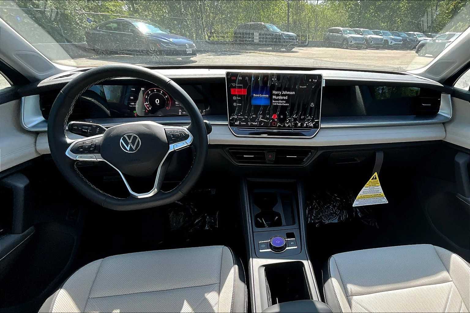 2025 Volkswagen Tiguan SE - Photo 12