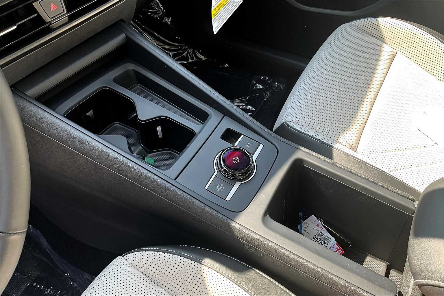 2025 Volkswagen Tiguan SE - Photo 14