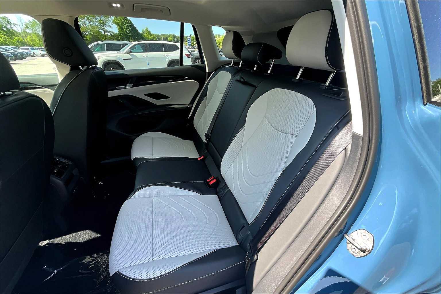 2025 Volkswagen Tiguan SE - Photo 15