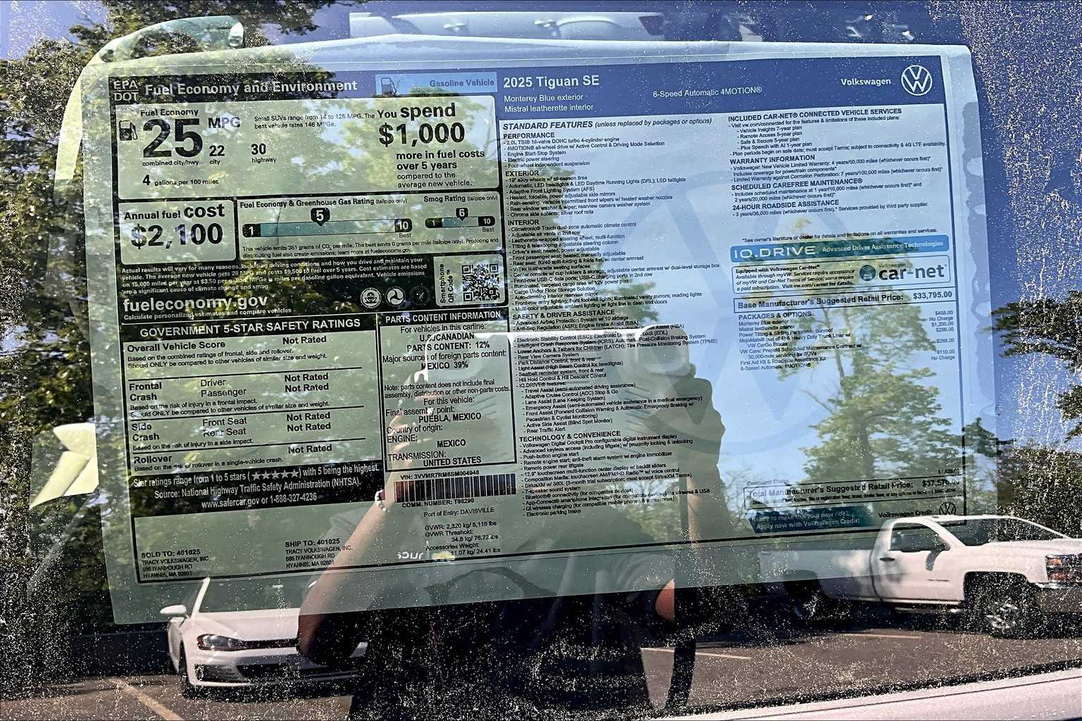 2025 Volkswagen Tiguan SE - Photo 18