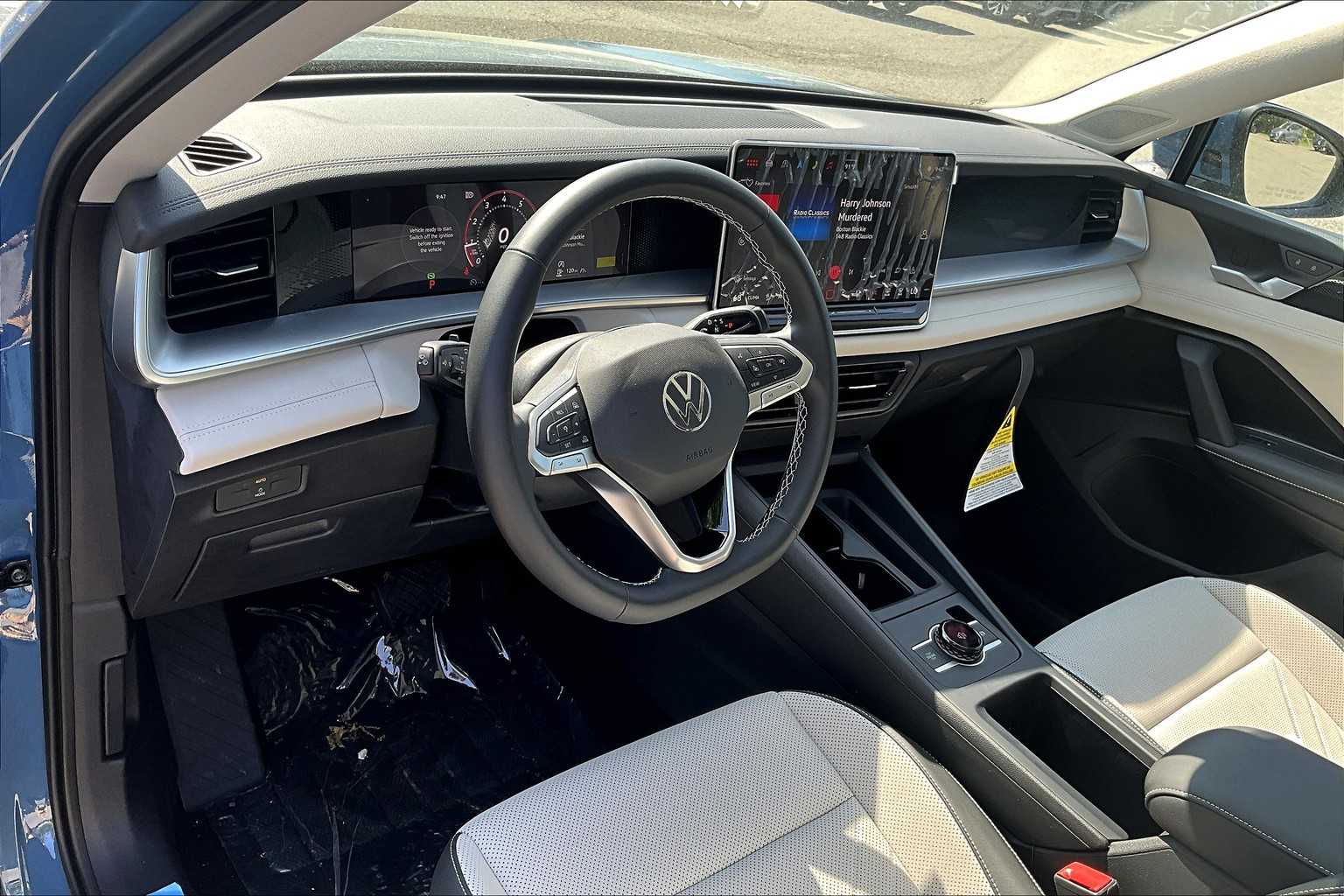 2025 Volkswagen Tiguan SE - Photo 9