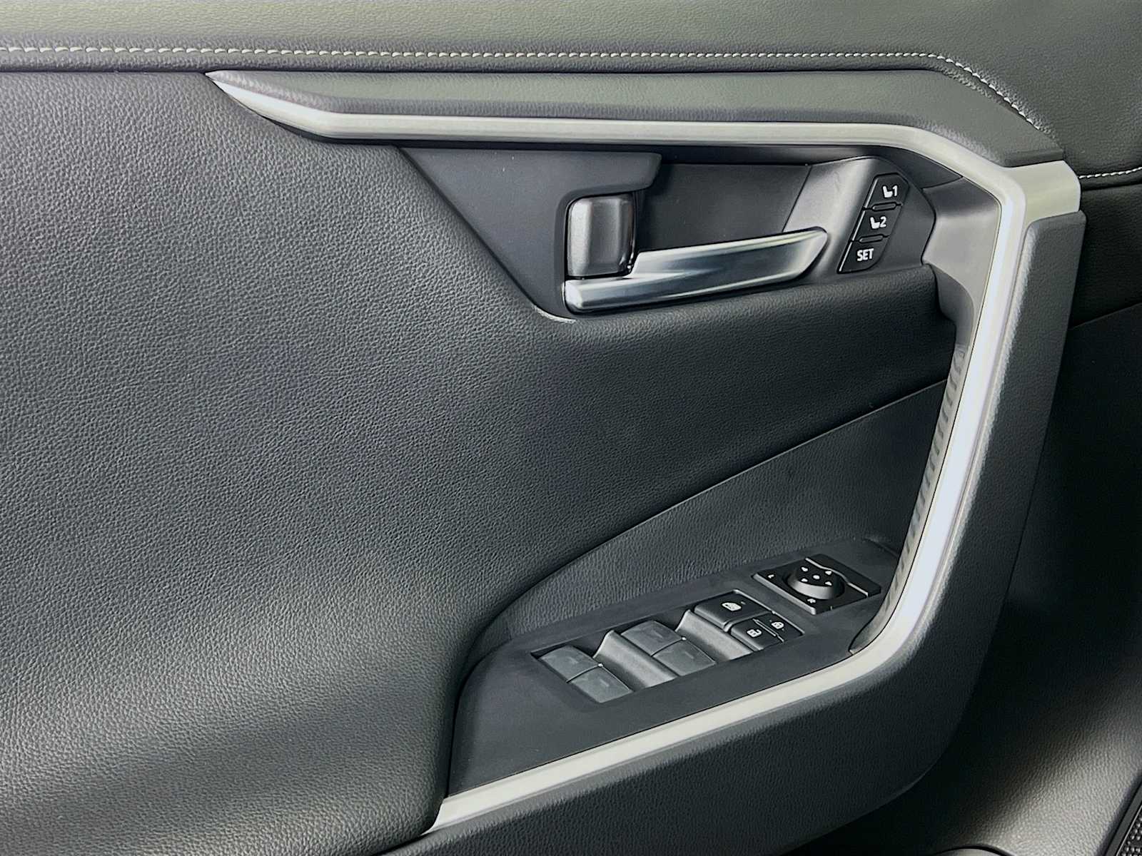 2025 Toyota RAV4 Limited - Photo 16