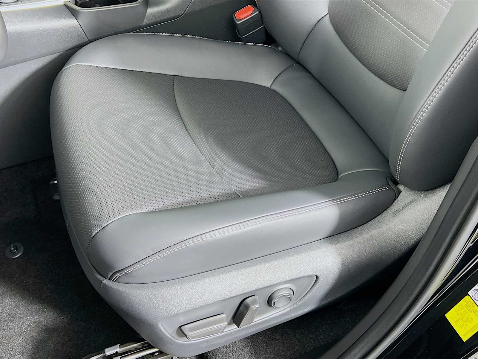 2025 Toyota RAV4 Limited - Photo 17