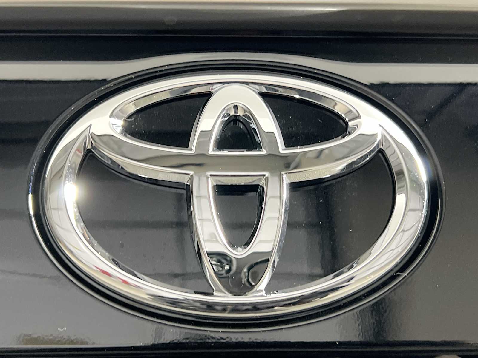 2025 Toyota RAV4 Limited - Photo 18