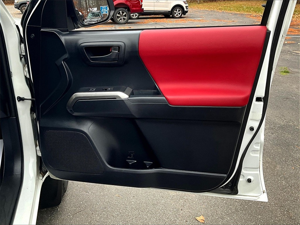 2018 Toyota Tacoma SR5 - Photo 12