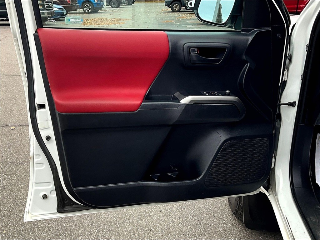 2018 Toyota Tacoma SR5 - Photo 9