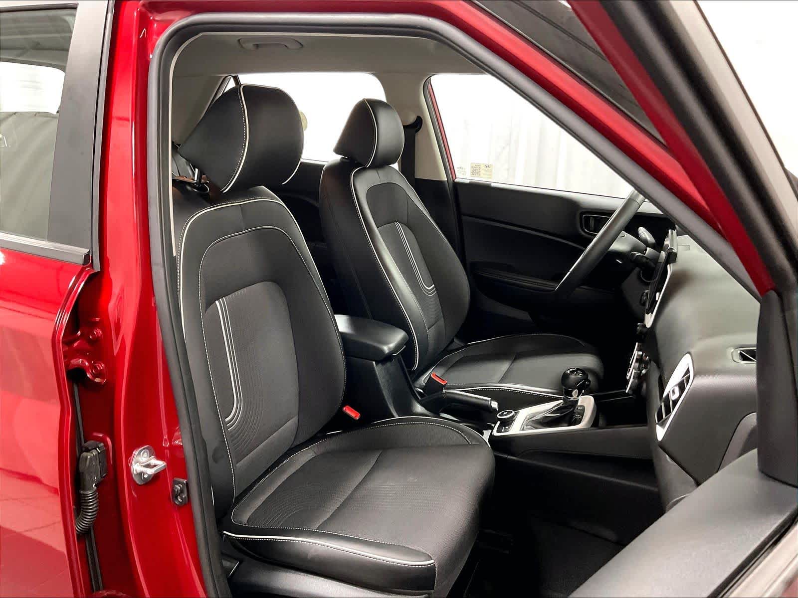 2024 Hyundai Venue Limited - Photo 12