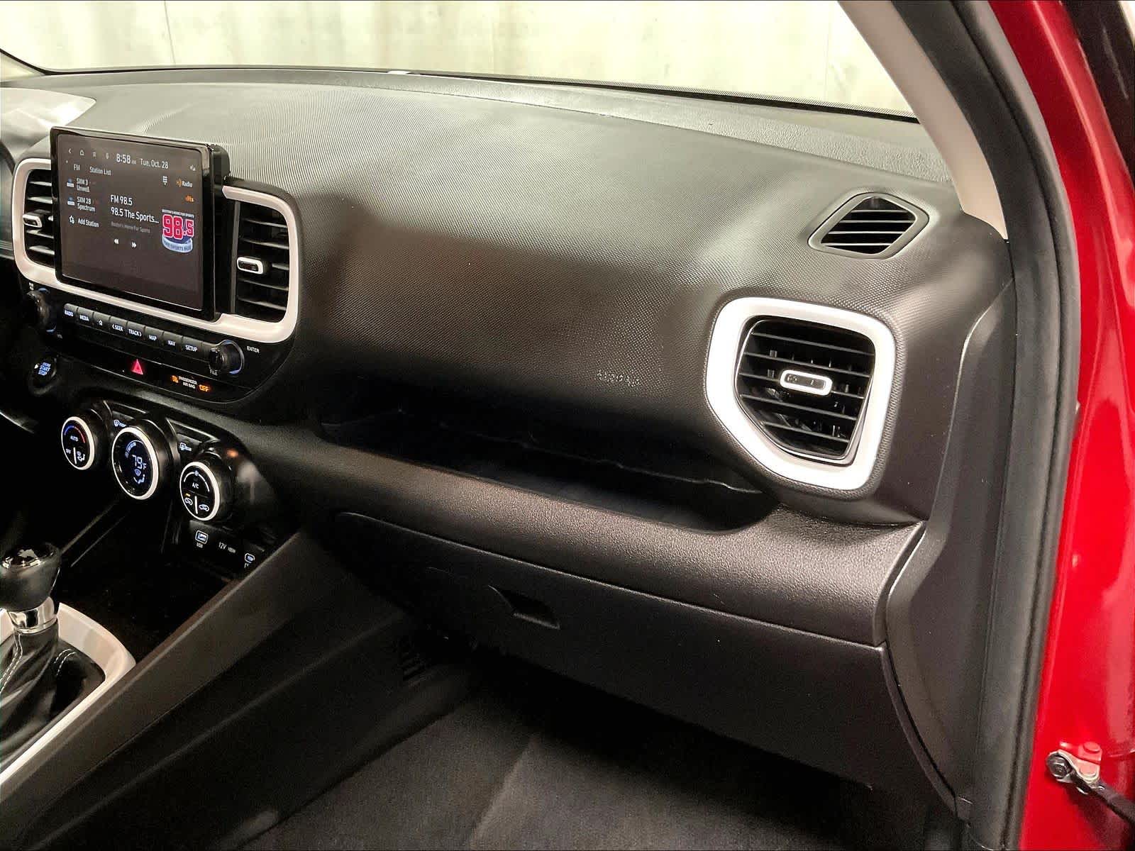 2024 Hyundai Venue Limited - Photo 14