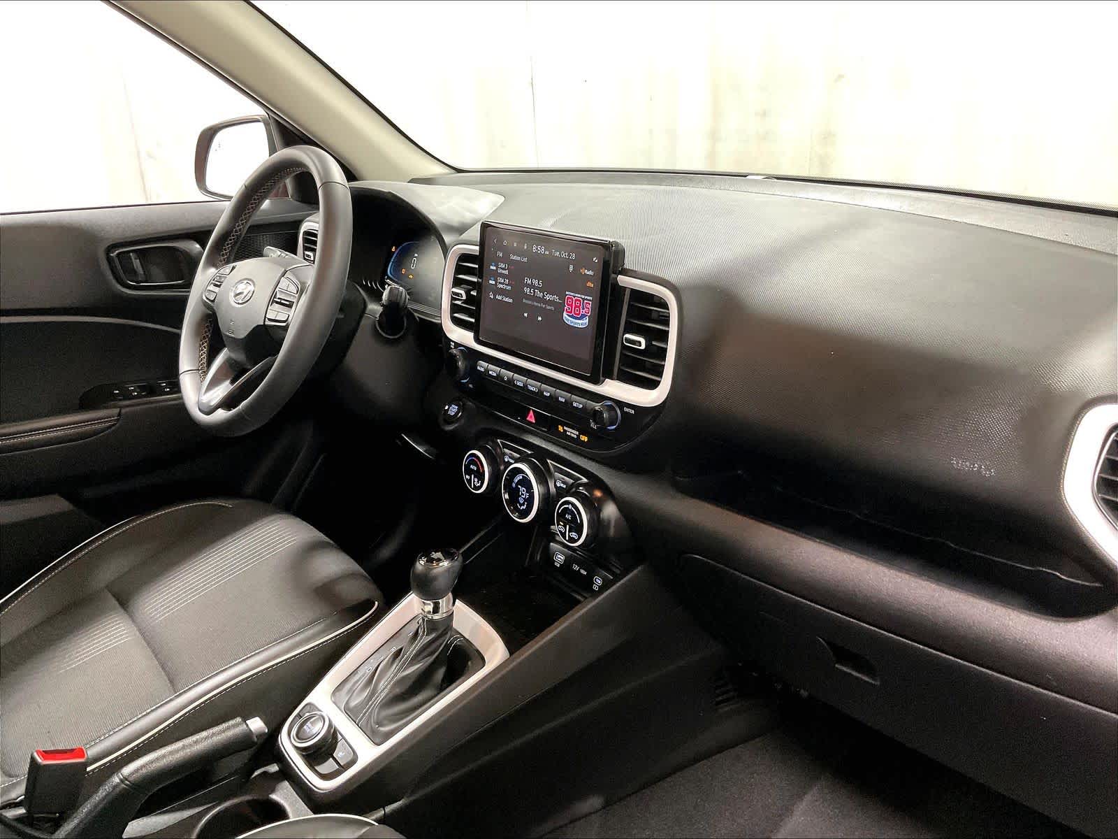 2024 Hyundai Venue Limited - Photo 15