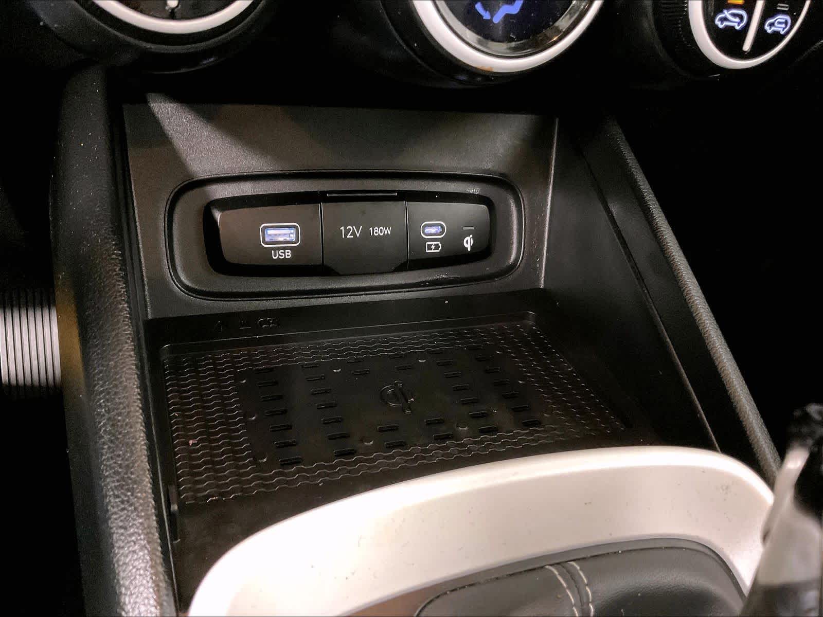 2024 Hyundai Venue Limited - Photo 27