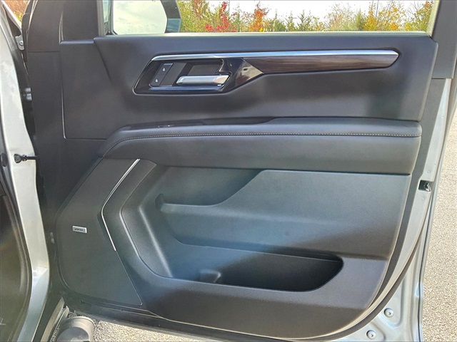 2025 Chevrolet Tahoe Z71 - Photo 12