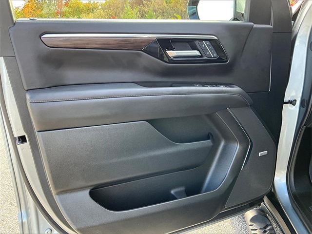 2025 Chevrolet Tahoe Z71 - Photo 9