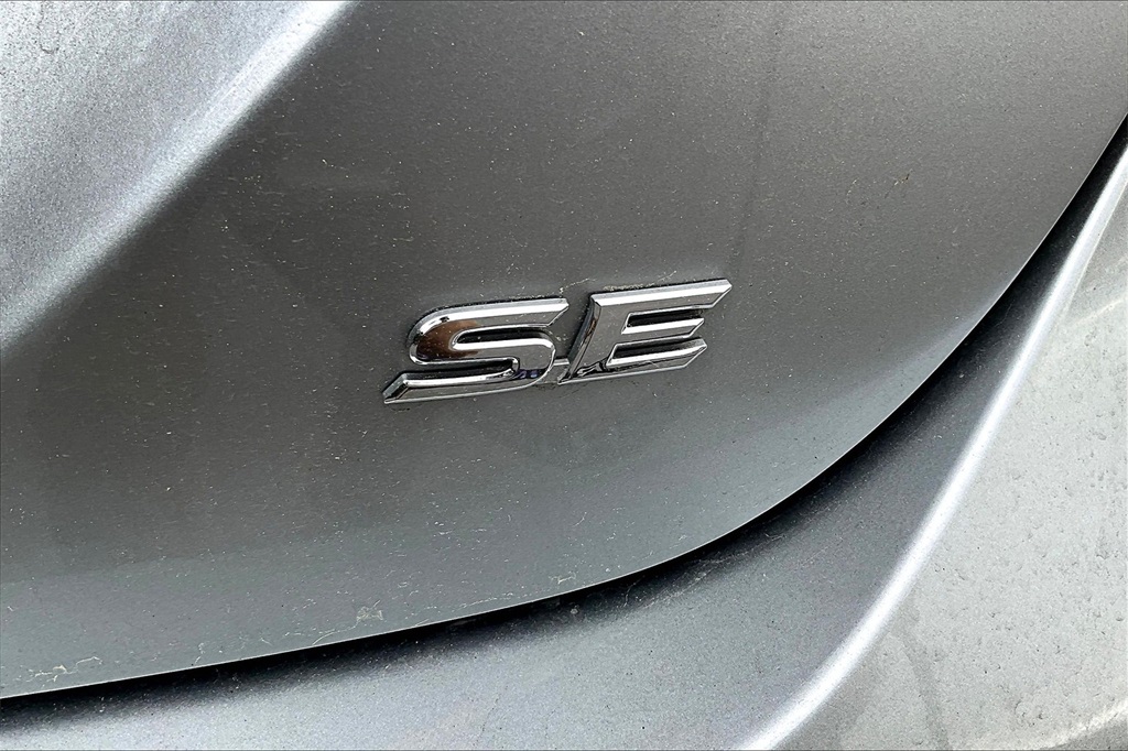 2022 Toyota Camry SE - Photo 14