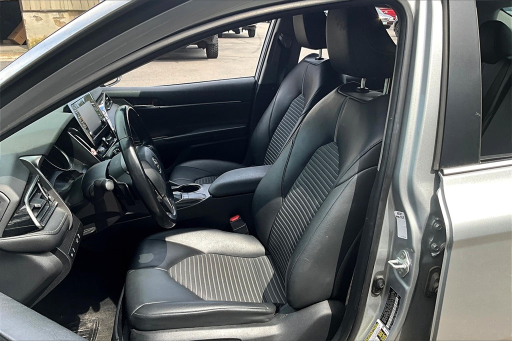 2022 Toyota Camry SE - Photo 17