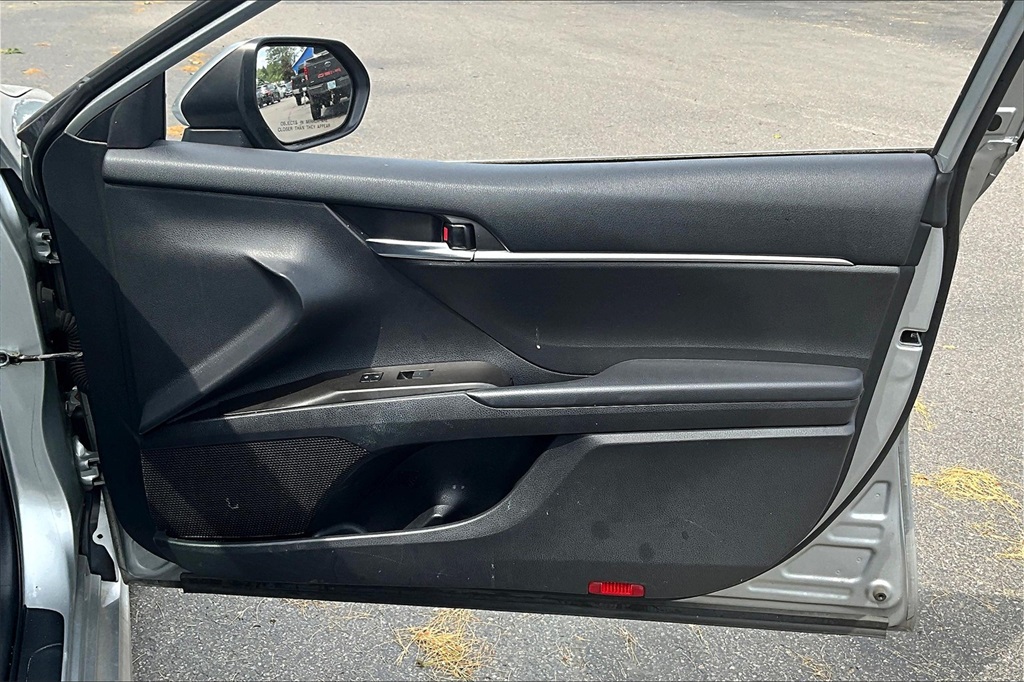 2022 Toyota Camry SE - Photo 19