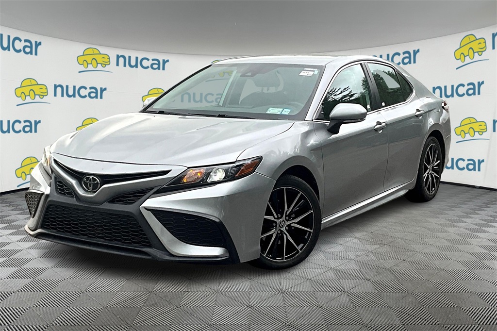 2022 Toyota Camry SE - Photo 4