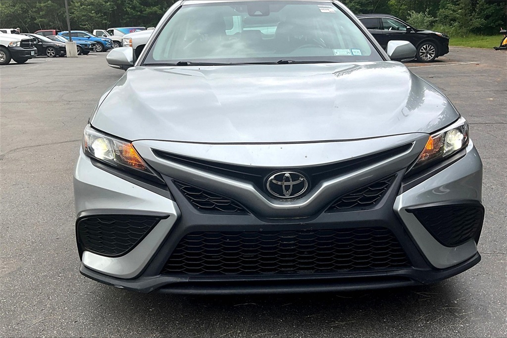 2022 Toyota Camry SE - Photo 10