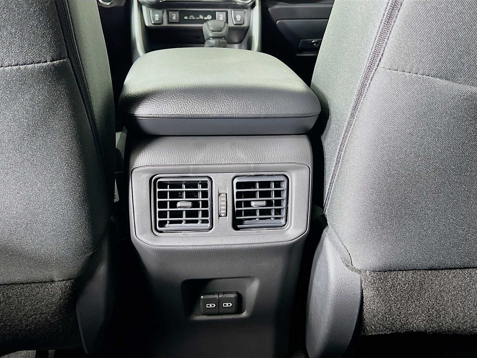 2025 Toyota RAV4 XLE - Photo 14