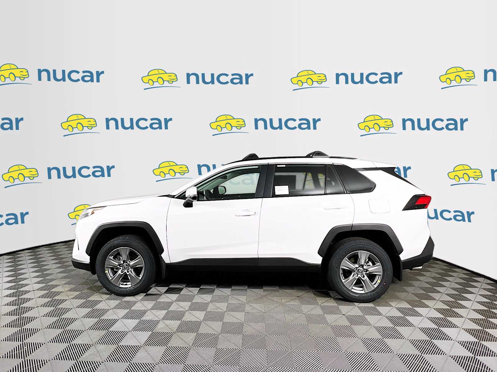 2025 Toyota RAV4 XLE - Photo 3