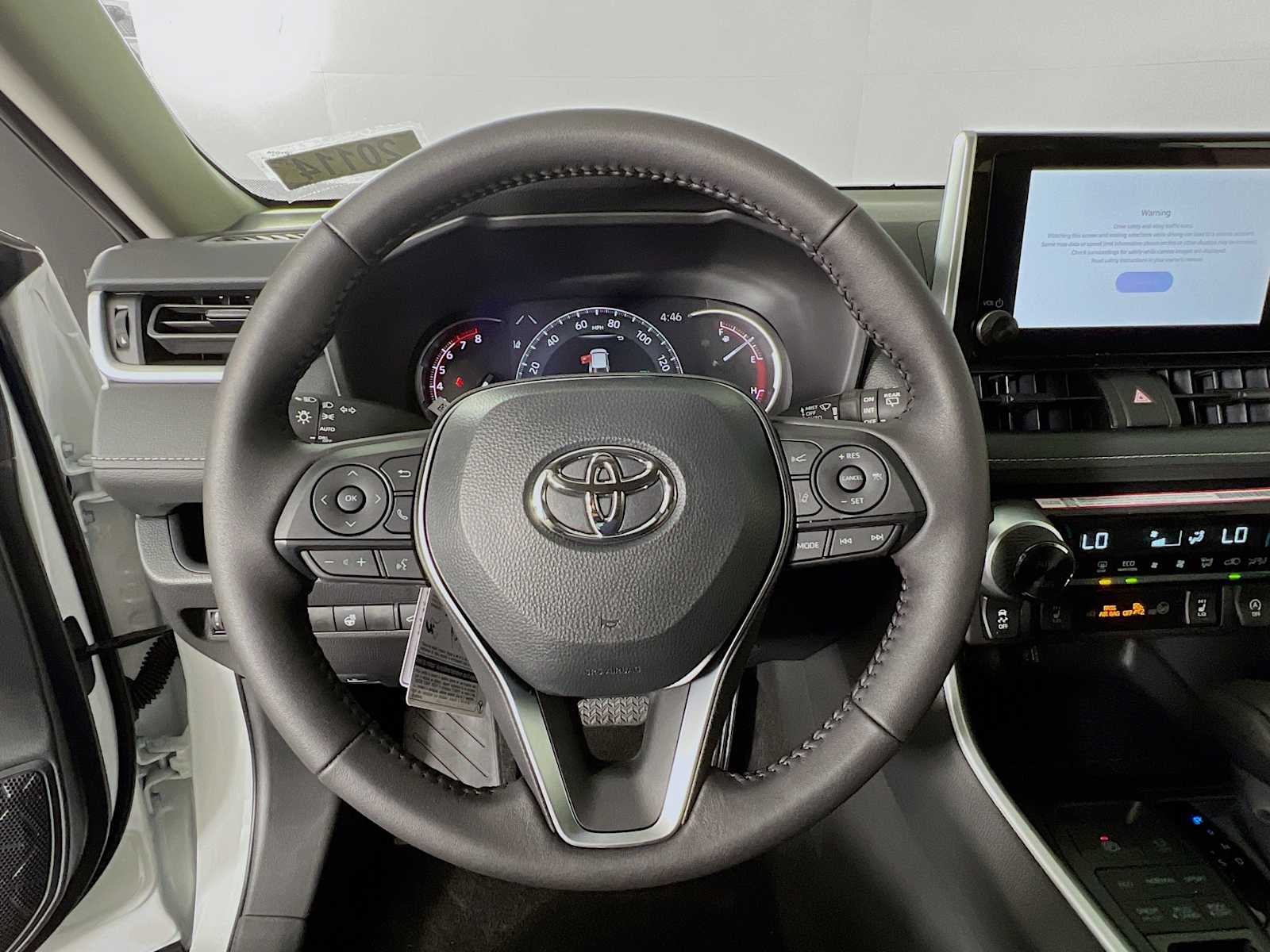 2025 Toyota RAV4 XLE - Photo 7