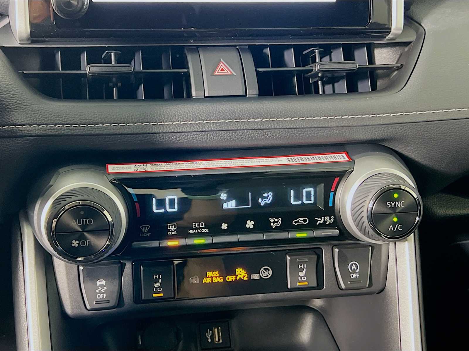2025 Toyota RAV4 XLE - Photo 10