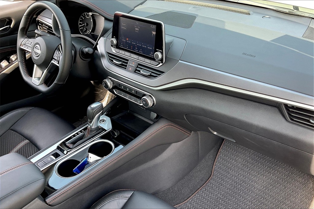 2023 Nissan Altima 2.5 SR - Photo 13