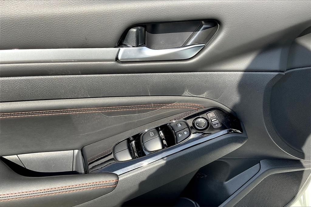 2023 Nissan Altima 2.5 SR - Photo 35